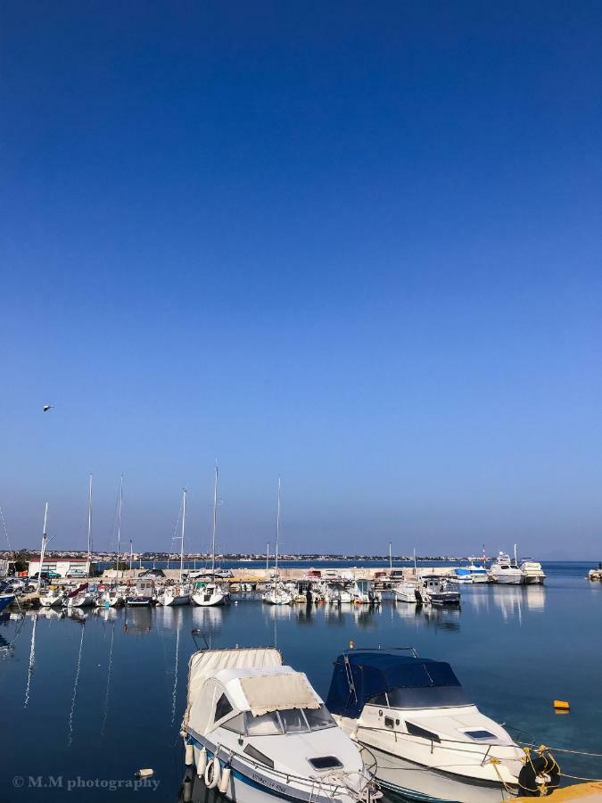 Marina Apartment Artemida  Buitenkant foto
